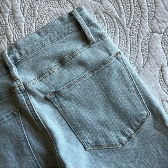 Frame - Le Easy Flare Jeans in Clarity (Light Wash) - Picture 12 of 14
